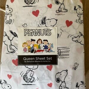 Peanuts Snoopy Hearts Berkshire Valentine 4PC Sheet set QUEEN White Pink NEW!